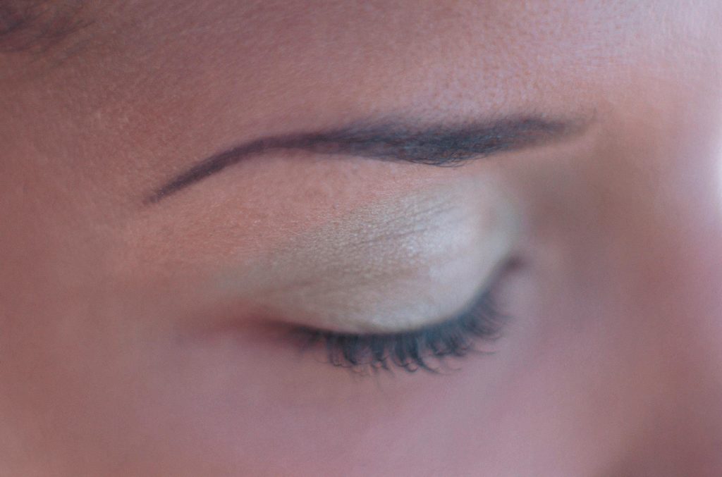 3 Ways That Eye Makeup Can Harm Your Eyes