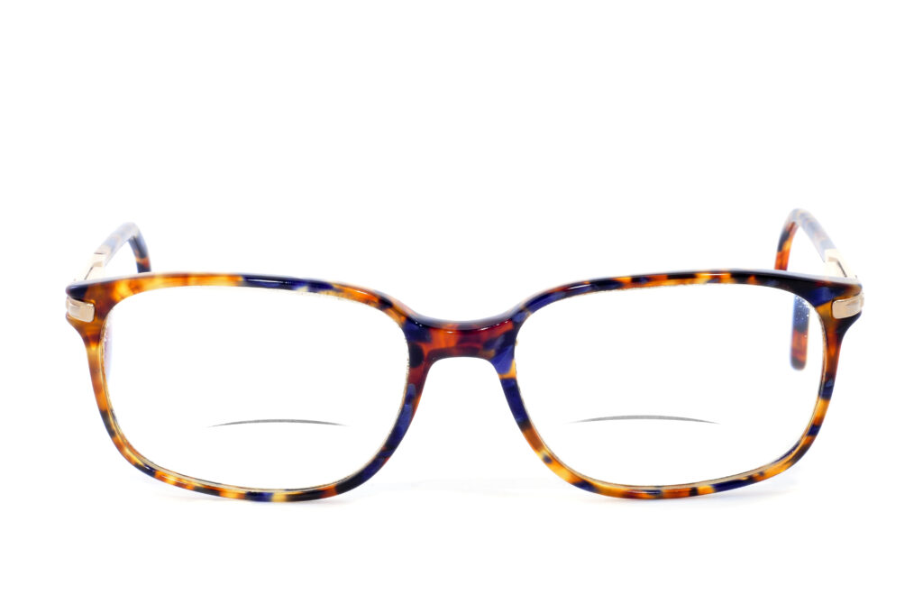 Progressive Lenses Vs. Bifocals: Which Is Right For You? Progressive Lenses vs. Bifocals: Which is Right for You?